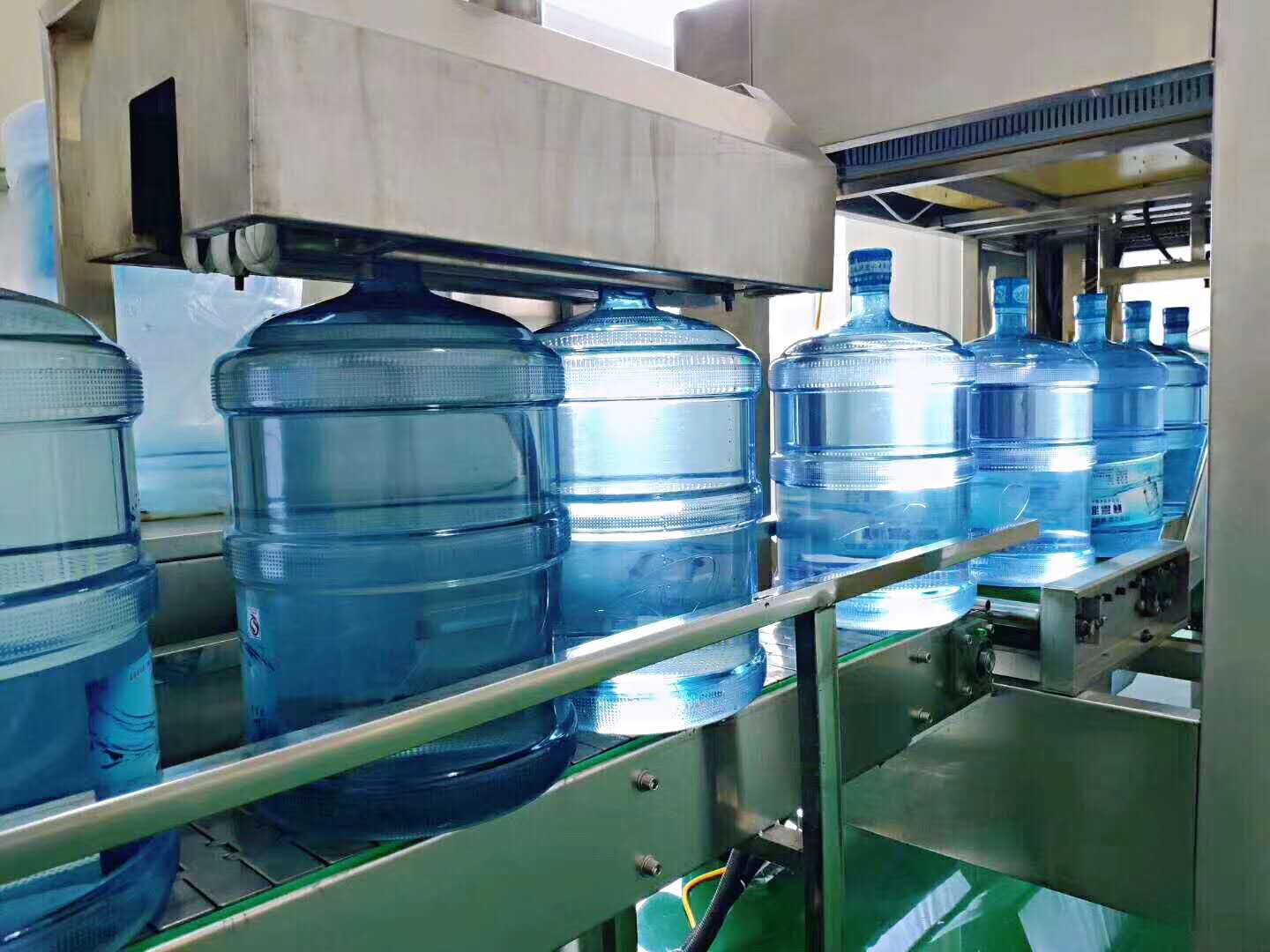 桶裝水灌裝生產(chǎn)線(xiàn)